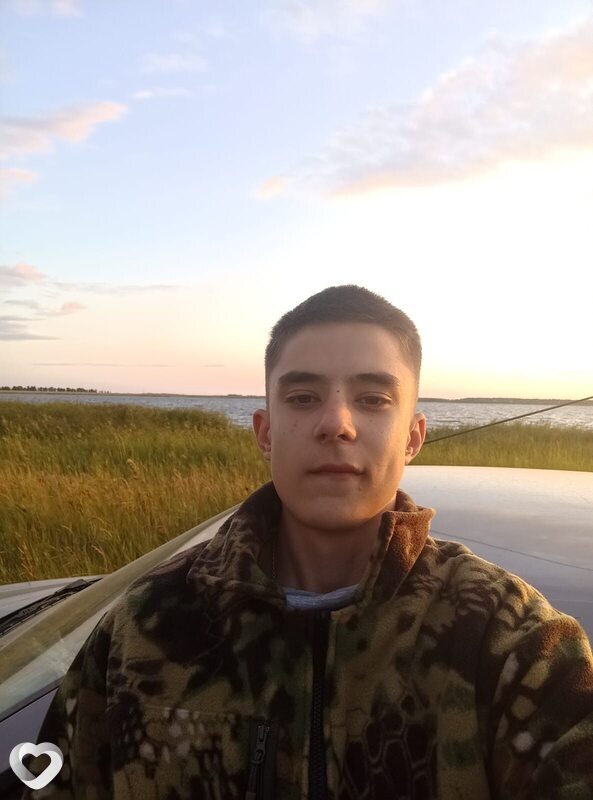 Максим, 19, Москве — анкета №1202248