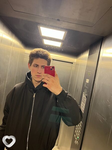 Артём, 21, Москве — анкета №1202954