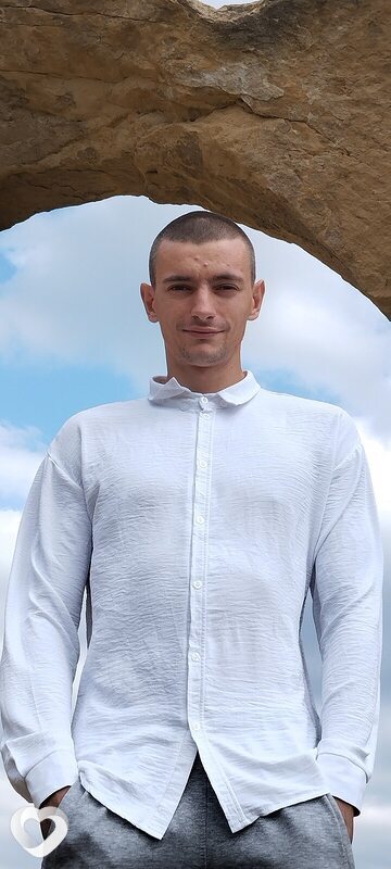 Андрей, Зугрэс