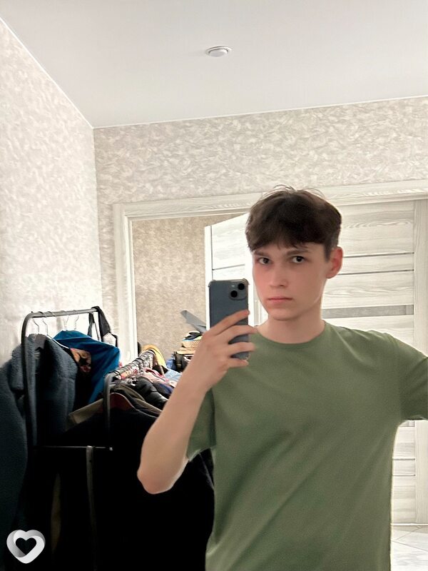 Максим, 21, Москве — анкета №1213514