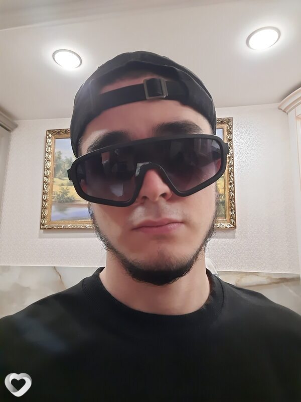 Максим, 21, Саратове — анкета №1214169