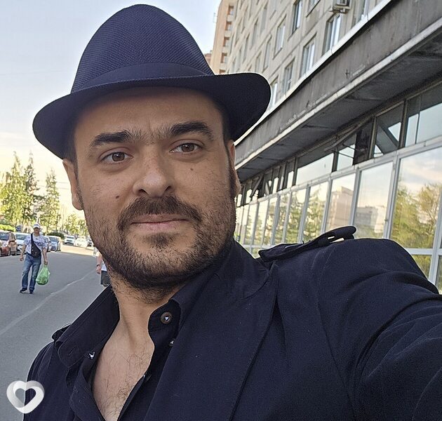 Alexandr, Париж