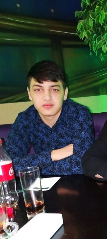 Артём, 21, Ульяновске — анкета №1235220