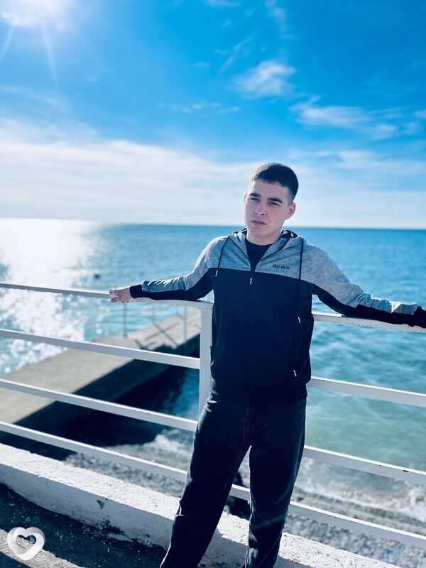 Максим, 21, Москве — анкета №1247082