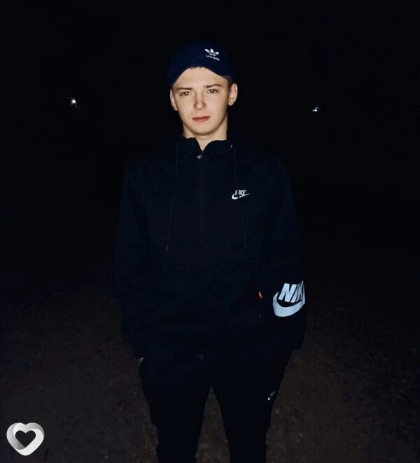 Илья, 21, Москве — анкета №1253289