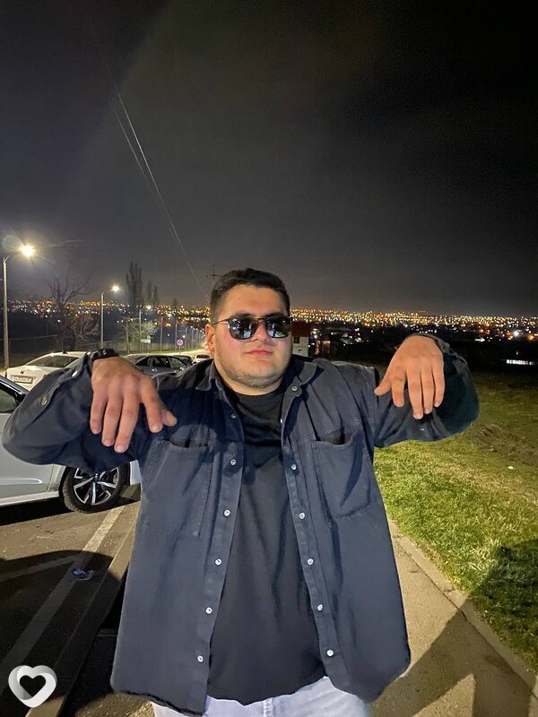 Жан, 21, Москве — анкета №1272577