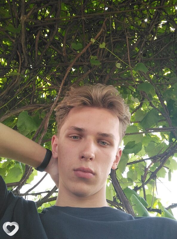 Кирилл, 21, Солигорске — анкета №1275687
