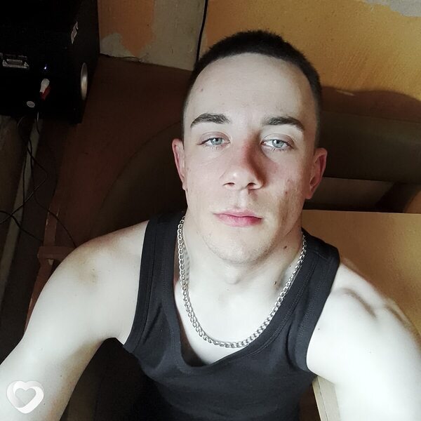 Юрий, 22, Знаменске — анкета №1293126