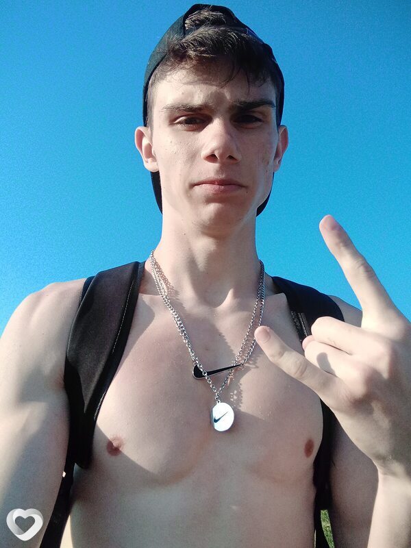 Артëм, 20, Абакане — анкета №1297748
