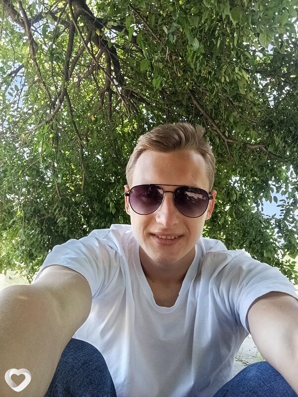 Михаил, 21, Шахтах — анкета №1299194