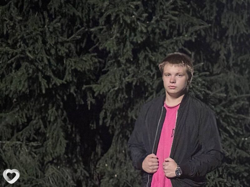 Денис, 20, Москве — анкета №1302223
