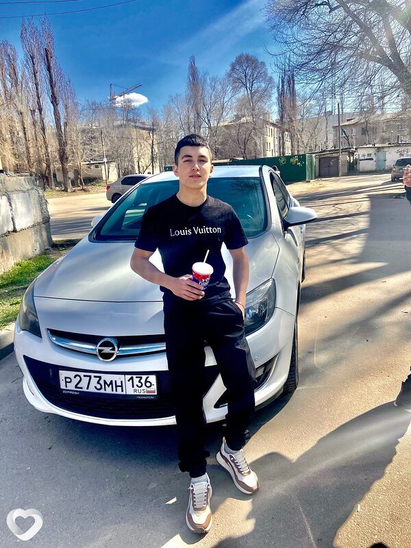 Илья, 20, Воронеже — анкета №1302360