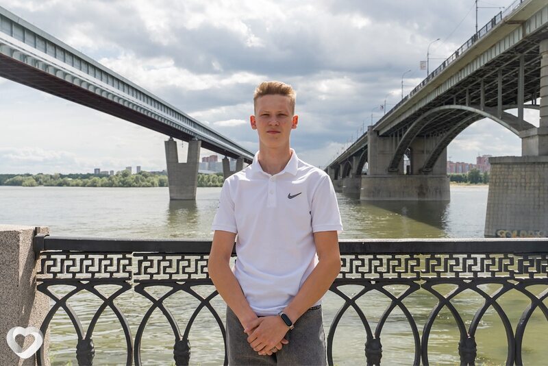 Денис, 21, Москве — анкета №1304722