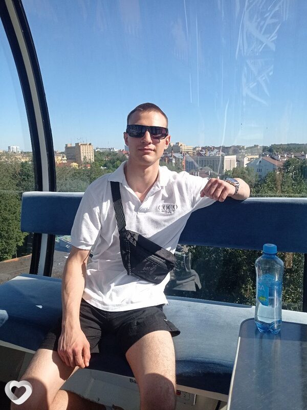 Максим, 22, Смоленске — анкета №1305577