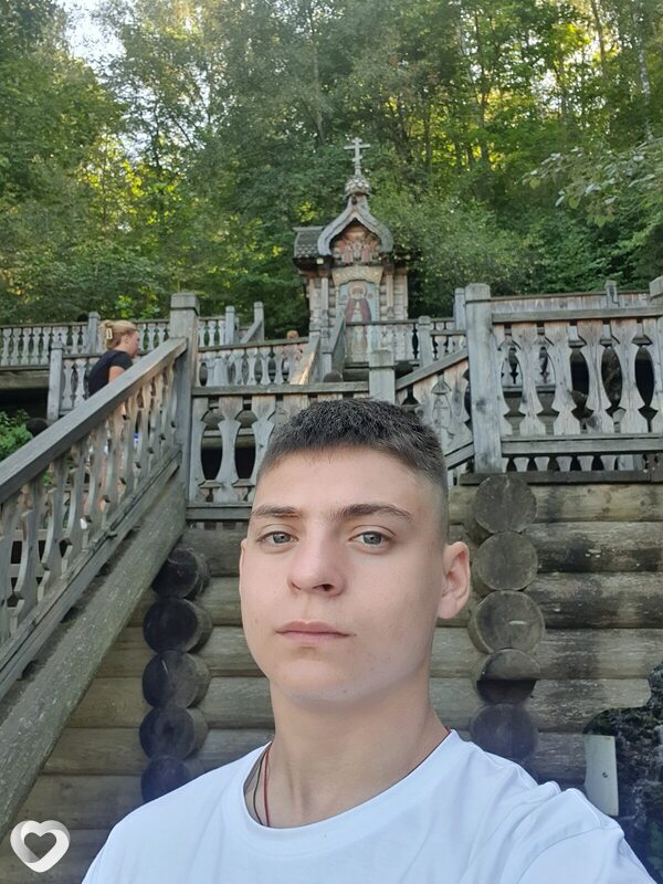 Максим, 21, Москве — анкета №1310350