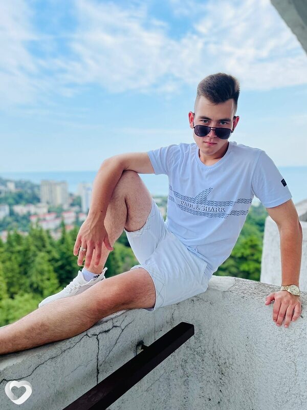 Артем, 25, Москве — анкета №1312774