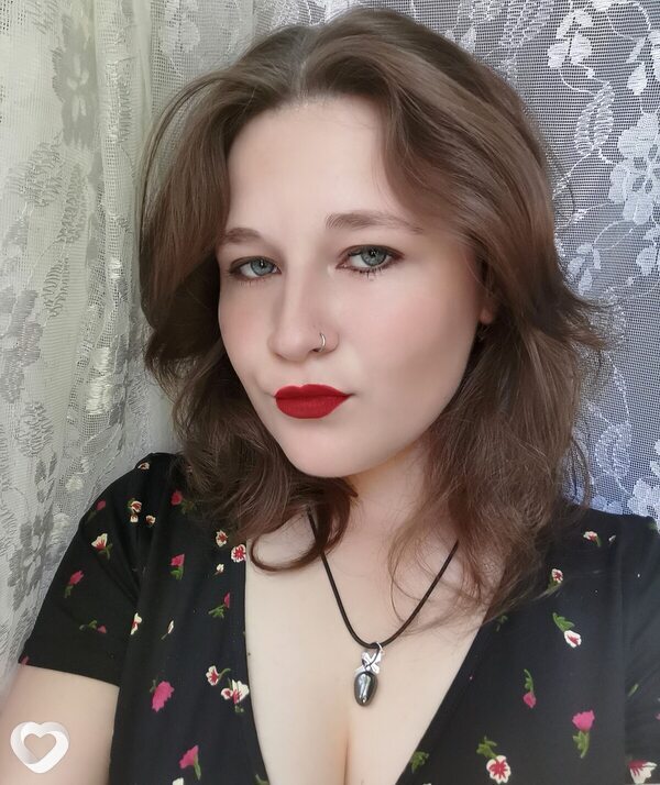 Вика, 21, Омске — анкета №1313557