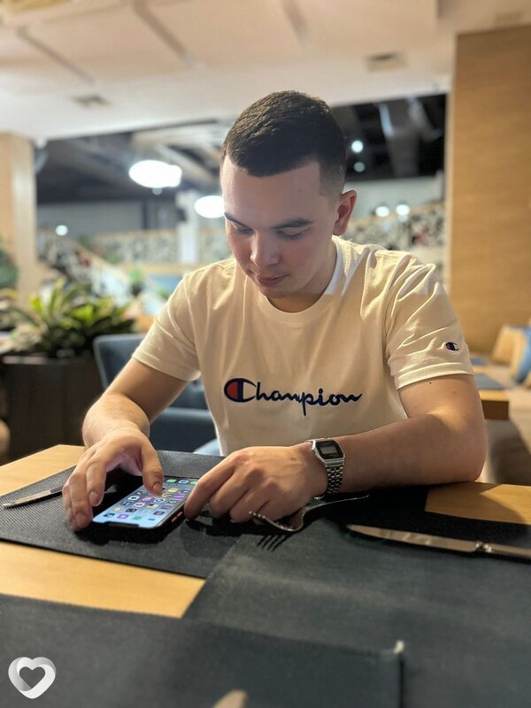 Витя, 25, Северске — анкета №1313727