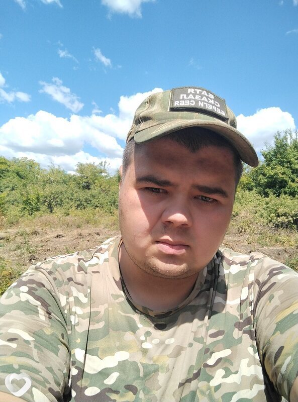 Максим, 25, Снежном — анкета №1323490