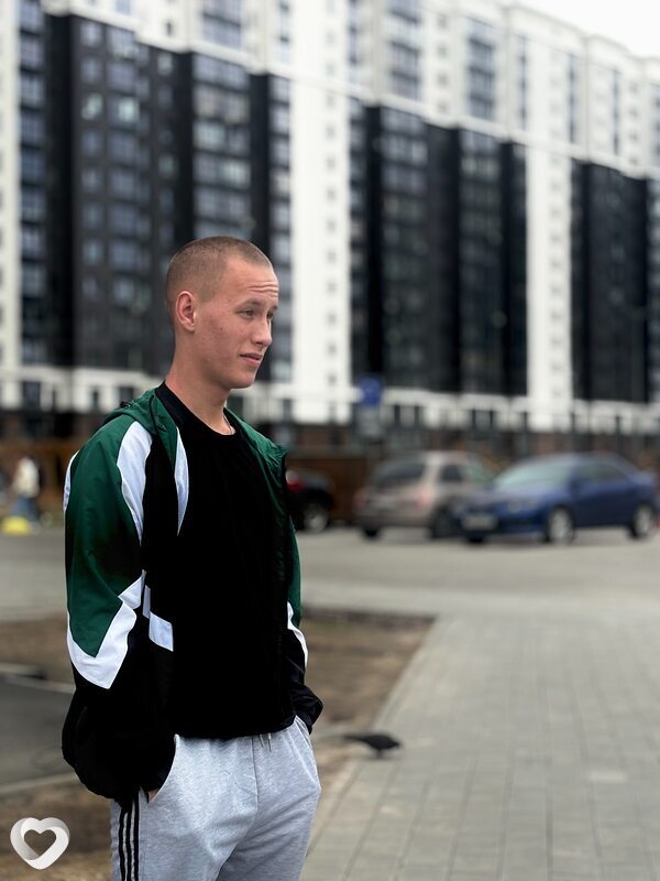 Евгений, 21, Барнауле — анкета №1329411