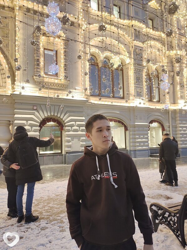 Алекс, 21, Москве — анкета №1335640