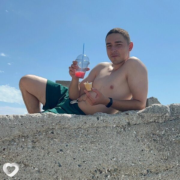 Артëм, 22, Ижевске — анкета №1340636