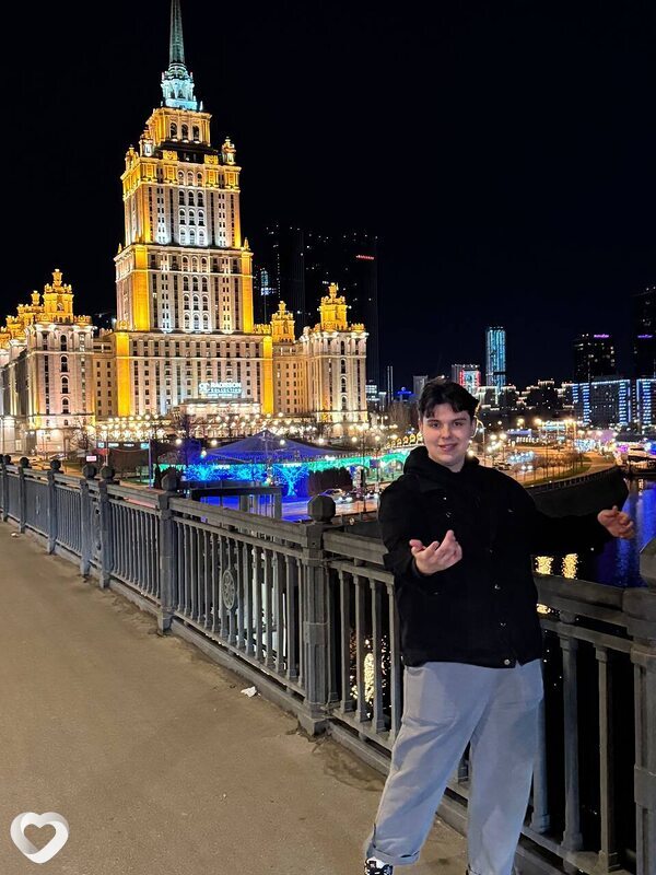 Артем, 21, Москве — анкета №1345053
