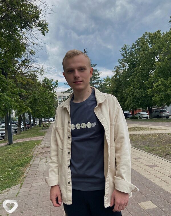 Артём, 21, Москве — анкета №1351445