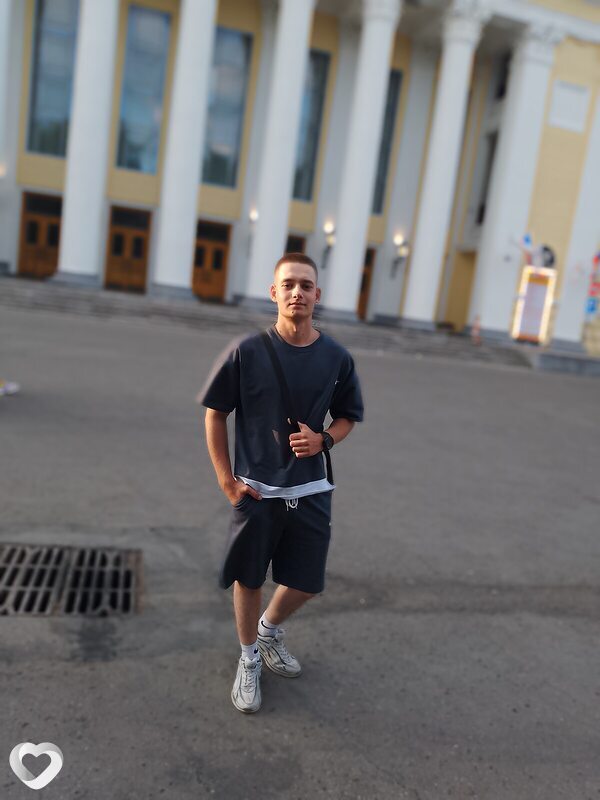 Максим, 23, Москве — анкета №1356696