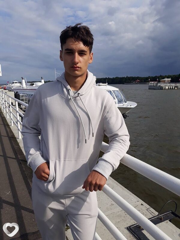 Максим, 21, Бобруйске — анкета №1357138