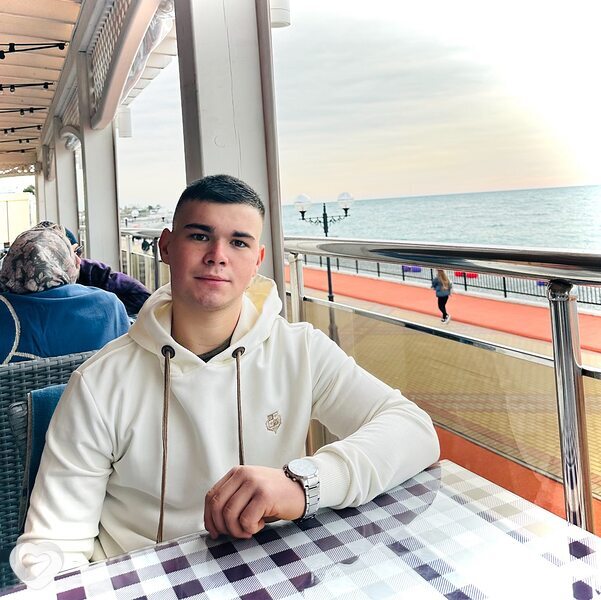 Максим, 24, Старом Осколе — анкета №1357309