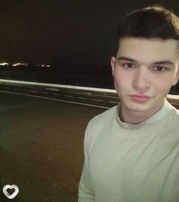 Максим, 21, Москве — анкета №1358327