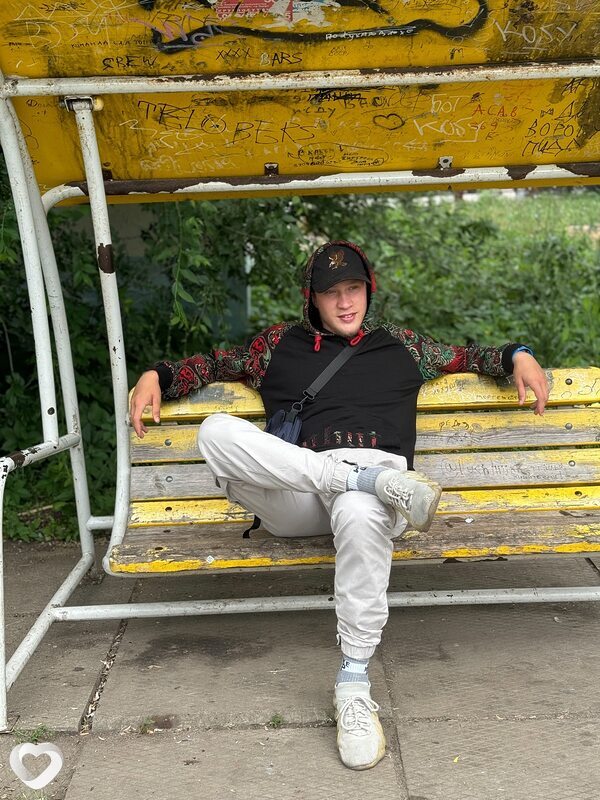 Женёк, 21, Москве — анкета №1366940