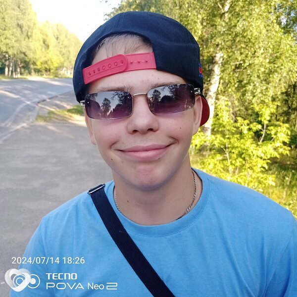Саня, 21, Москве — анкета №1376270