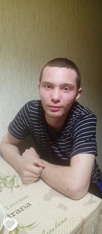 Саша, 21, Новосибирске — анкета №1378790