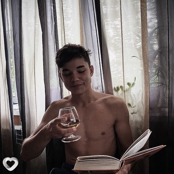 Алишер, 21, Москве — анкета №1387377