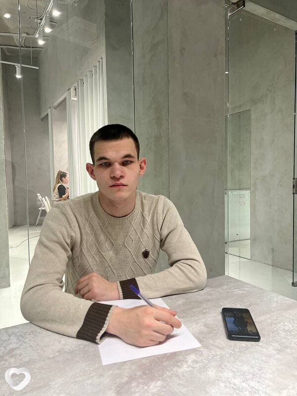 Антон, 19, Ижевске — анкета №1388679