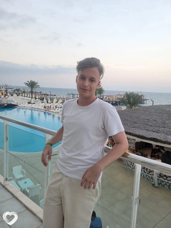Александр, 21, Москве — анкета №1392863