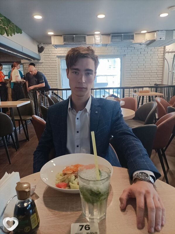 Богдан, 19, Москве — анкета №1397636