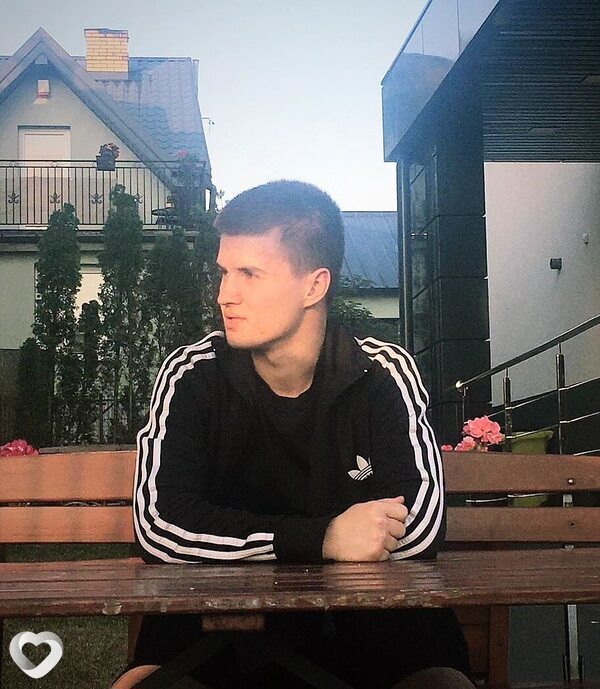 Олег, 20, Варшава — анкета №1402069