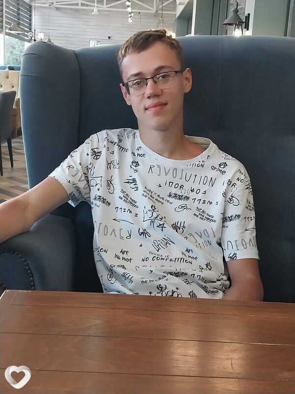 Александр, 21, Москве — анкета №1402261
