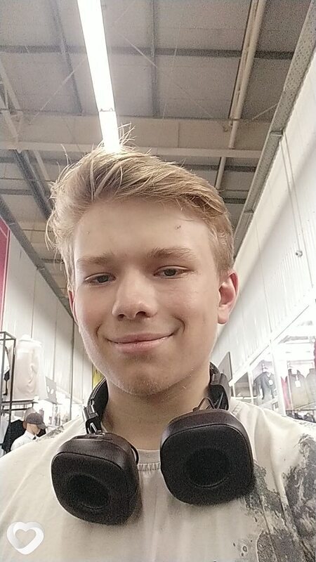 Саша, 20, Алматы — анкета №1414136