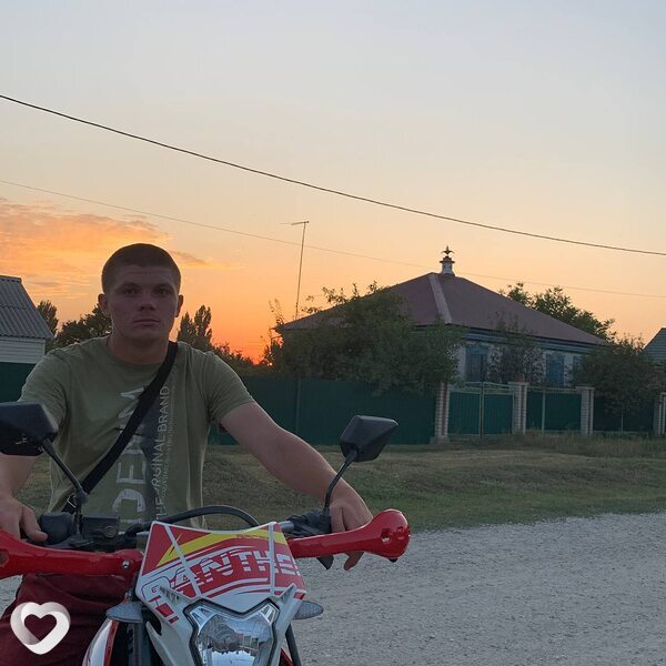 Максим, 20, Москве — анкета №1420803