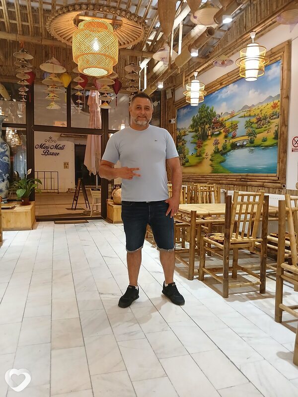 Johny, Лондон