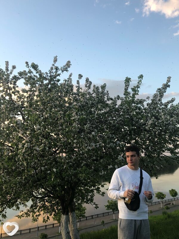 Антон, 22, Усинске — анкета №1422927