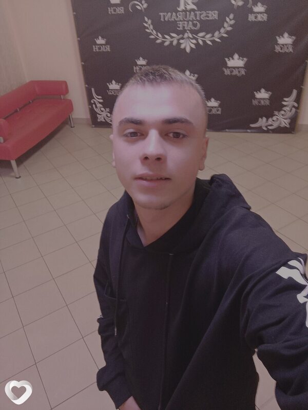 Виталик, 22, Снежном — анкета №1425979