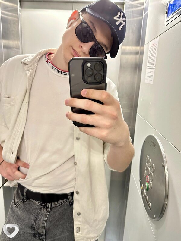 Иван, 22, Москве — анкета №1427290
