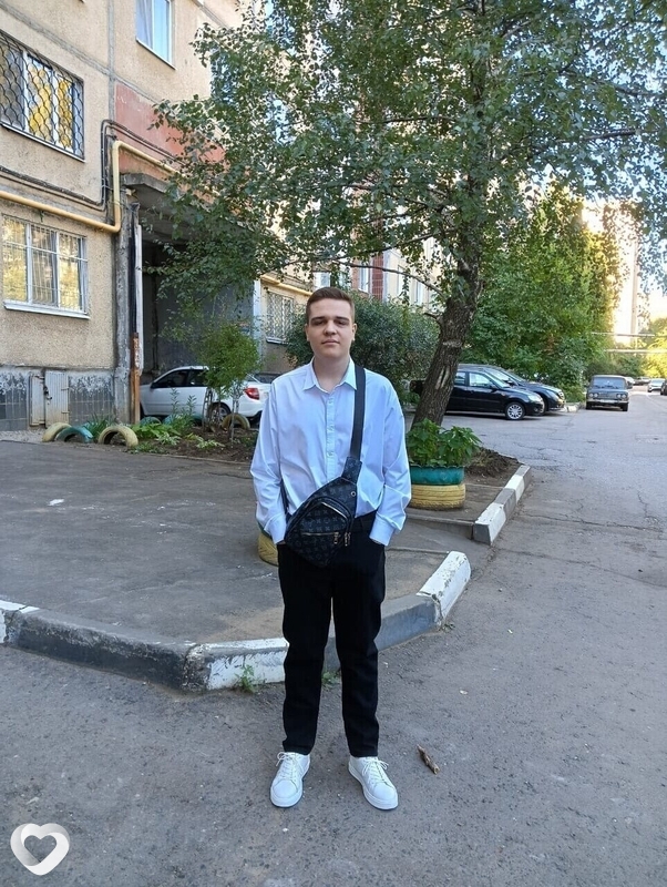 Артем, 20, Саратове — анкета №1429105