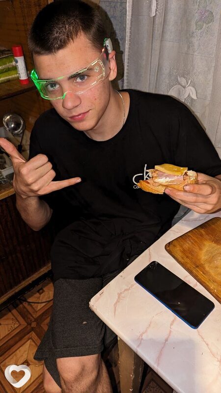 Александр, 21, Донецке — анкета №1431041