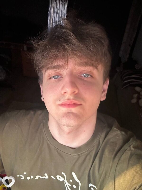Максим, 21, Тюмени — анкета №1436792